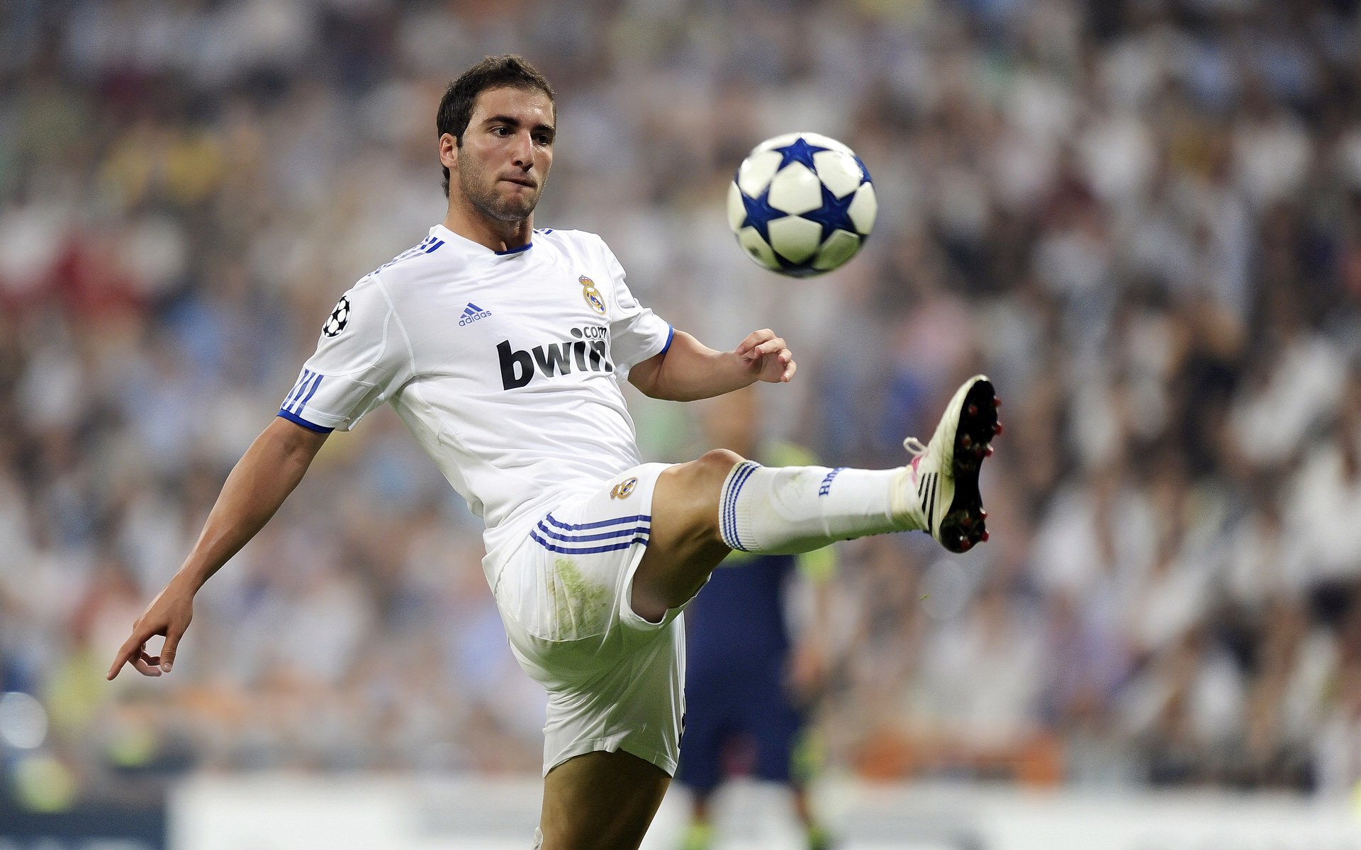 五大联赛是否呈现中前场球员多功能化趋势，五大联赛球迷进场