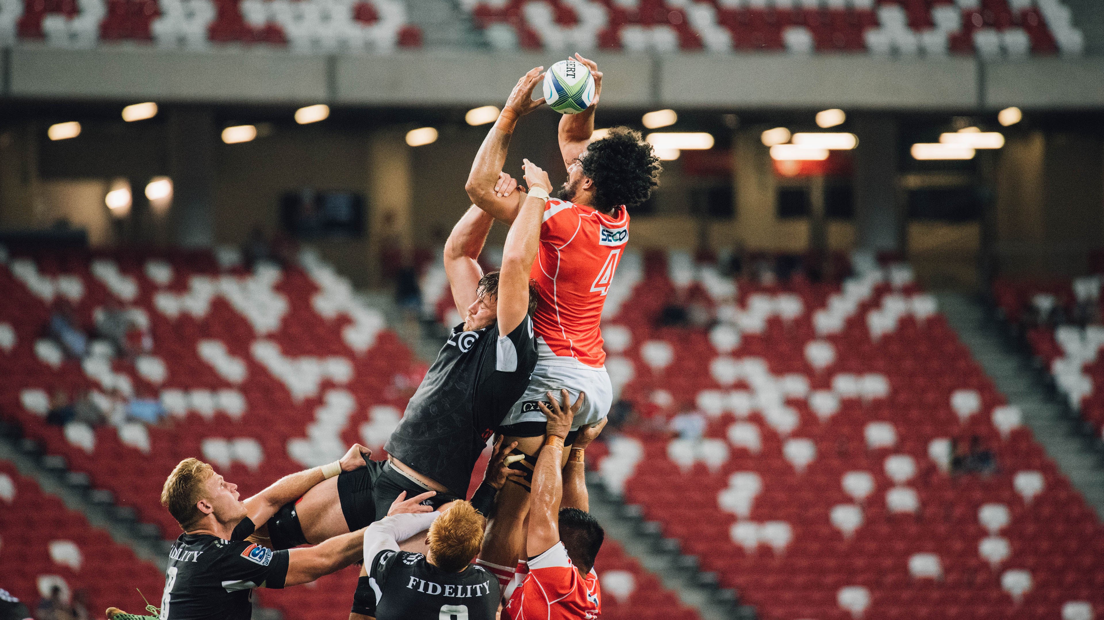 仰泳冲刺中立代表队A选手排名上升，仰泳中国队